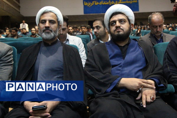 مراسم تقدیر از نخبه قرآنی دانشگاه فرهنگیان یزد 