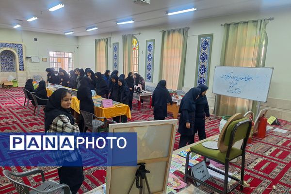 نمایشگاه آثار مسابقات جشنواره فرهنگی هنری امید فردا 