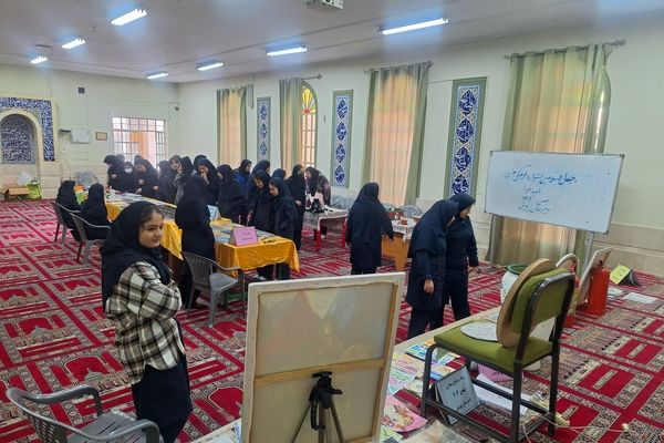 نمایشگاه آثار مسابقات جشنواره فرهنگی هنری امید فردا 