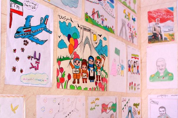 صبحگاه پرشور پاییزی در مدرسه نور ایمان بهارستان‌دو