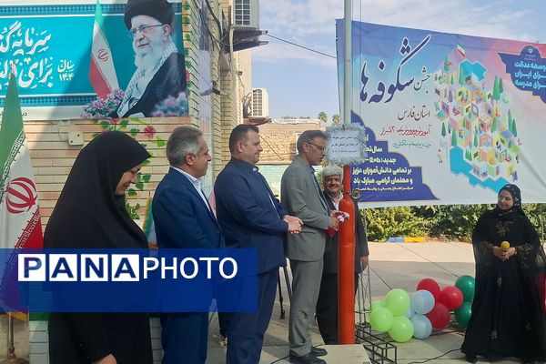 حضور مشاور وزیر آموزش و پرورش گرمابخش محفل شکوفه‌های شیراز
