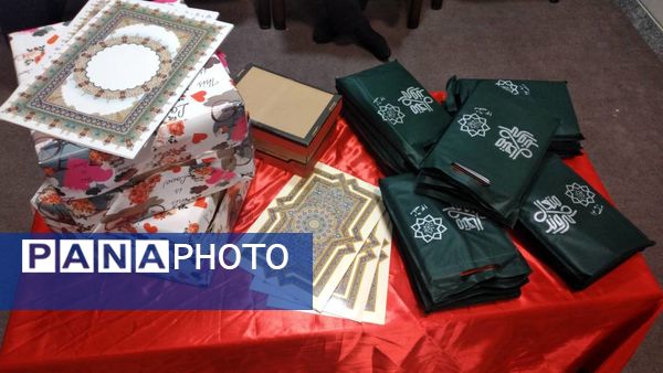 تقدیر از دانش‌آموزان فعال دبیرستان شهیده محبوبه دانش 