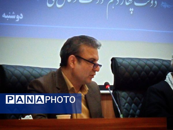 نایب رئیس مجلس شورای اسلامی پای درد دل فعالان اقتصادی نشست
