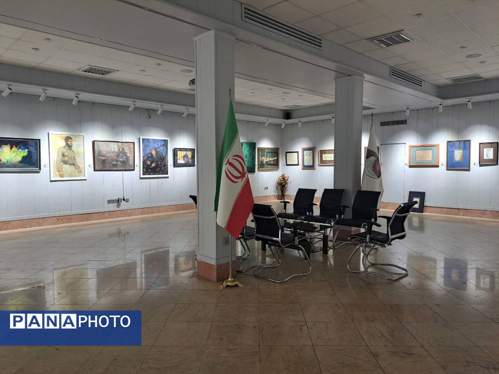 نمایشگاه آثار هنری تجسمی بسیج هنرمندان قم