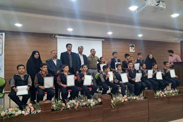 تجلیل از نفرات برتر مسابقات فرهنگی و هنری« فردا» مدارس ابتدایی ناحیه ۴ اصفهان