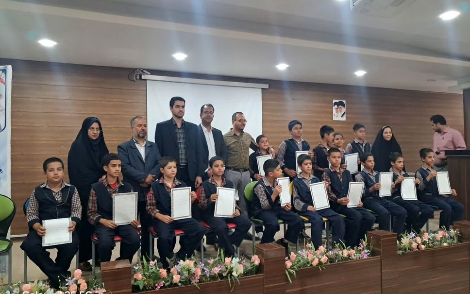 تجلیل از نفرات برتر مسابقات فرهنگی و هنری« فردا» مدارس ابتدایی ناحیه ۴ اصفهان