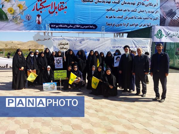 غرفه سازمان دانش آموزی محل همدلی و هم زبانی دانش آموزان