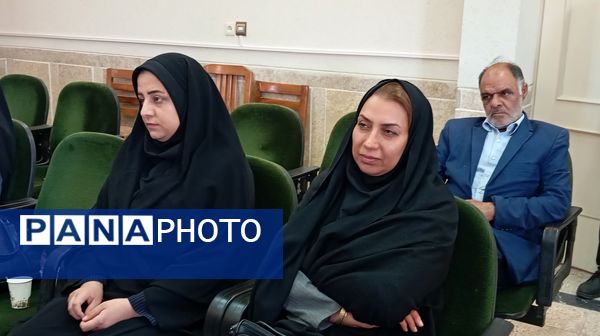 نشست توانمندسازی مدیران و مشاوران مدارس بن با محوریت پیشگیری از آسیبهای اجتماعی