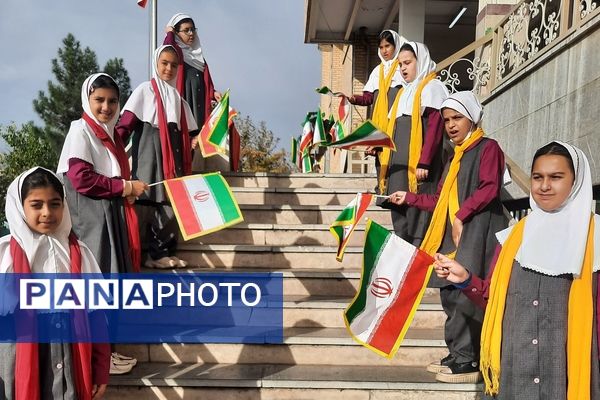 طنین زنگ استکبارستیزی در مدارس منطقه ۵ تهران به صدا در آمد