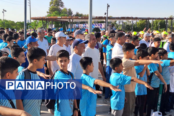 همایش پیاده‌روی خانوادگی در شیراز 