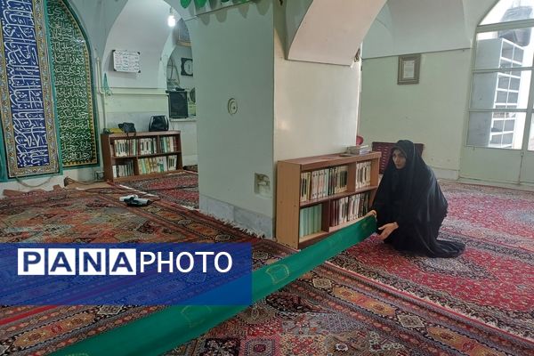 غبار روبی مسجد جامع کوهپایه همزمان با حلول ماه رمضان و ایام نوروز