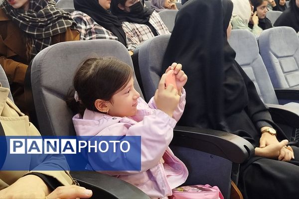 تقدیر از رتبه‌های برتر کنکور در اداره آموزش‌و‌پرورش شهرستان اسلامشهر 