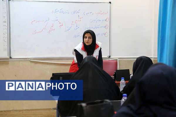 دومین دوره کمک‌های اولیه و امداد ویژه معلمان شهر کرمان