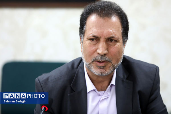 میزگرد علمی و آموزشی بررسی راهکارهای ارتقای کیفیت و تقویت مدارس دولتی