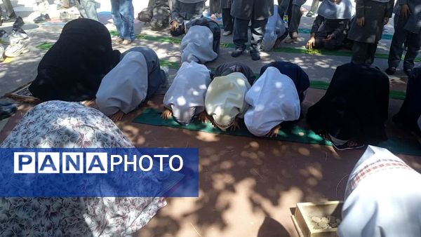 برپایی نماز جماعت  در دبستان شهید نجفی فدافن 