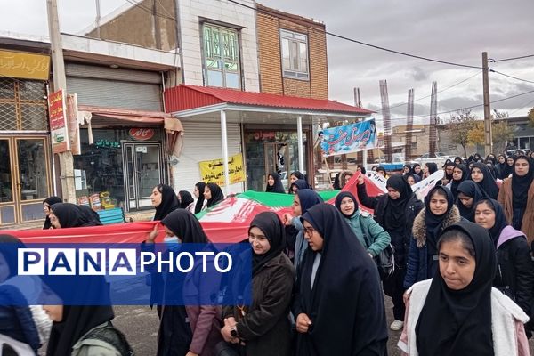 دانش‌آموزان شهر گرماب در راهپیمایی 13 آبان