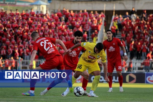 بازی بدون گل تراکتور و فجر سپاسی