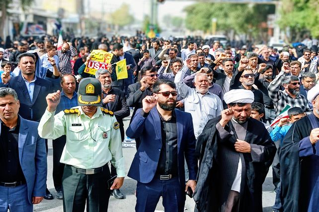 بیداری در گام‌های نوجوانان عنبرآباد؛ حضور حماسی در روز دانش‌آموز