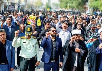 بیداری در گام‌های نوجوانان عنبرآباد؛ حضور حماسی در روز دانش‌آموز