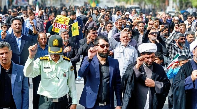 بیداری در گام‌های نوجوانان عنبرآباد؛ حضور حماسی در روز دانش‌آموز