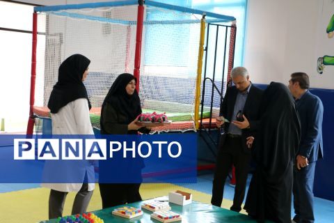 بازدید از اتاق درس تر بیت بدنی دبستان شاهد لاله‌ها ری یک