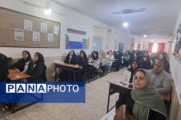 جلسه توجیهی هدایت تحصیلی با حضور مشاورین تحصیلی در دبیرستان فرزانگان شهرستان قدس