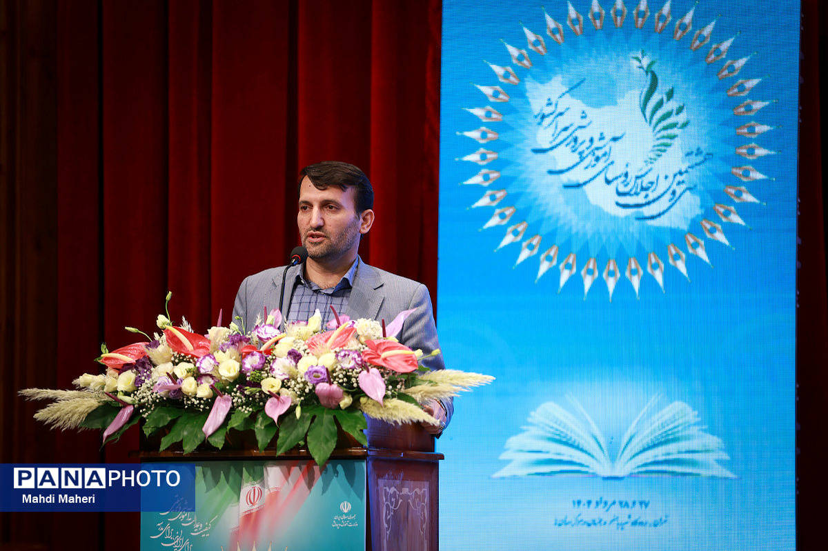 پرداخت بیش از ۶۰ درصد پاداش پایان خدمت سال ۱۴۰۳ پیش از موعد/ طراحی و اجرای کارت سپاس معلم با امکان دریافت اعتبار قرضالحسنه پنجماهه تا ۱۰ برابر مبلغ واریزی