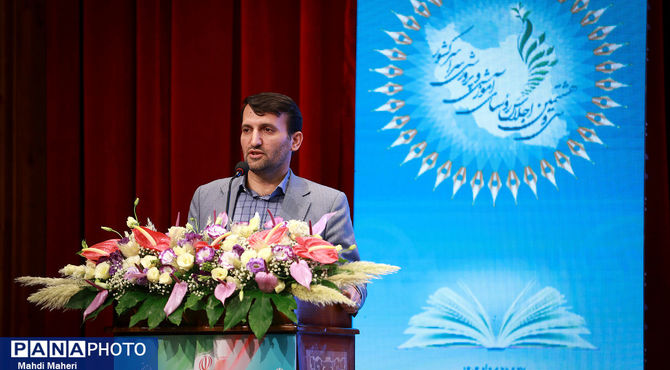 پرداخت بیش از ۶۰ درصد پاداش پایان خدمت سال ۱۴۰۳ پیش از موعد/ طراحی و اجرای کارت سپاس معلم با امکان دریافت اعتبار قرض‌الحسنه پنج‌ماهه تا ۱۰ برابر مبلغ واریزی