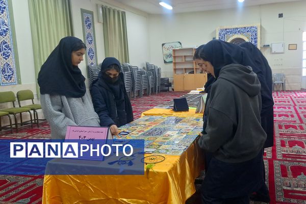 نمایشگاه آثار مسابقات جشنواره فرهنگی هنری امید فردا 