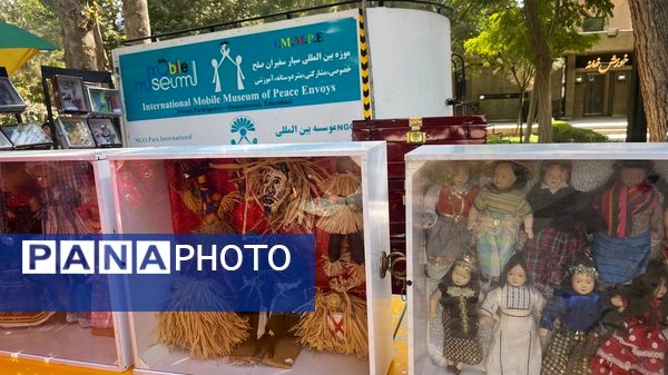 فرزندان ایران زمین در کنار آرامگاه حکیم‌ توس