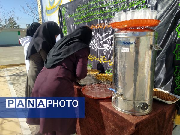 برپایی ایستگاه صلواتی در دبیرستان دخترانه امید 