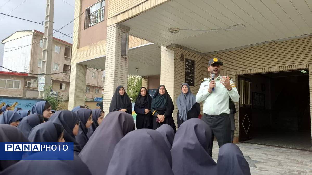 گرامیداشت روز نیروی انتظامی در دبیرستان بهار آزادی قائمشهر