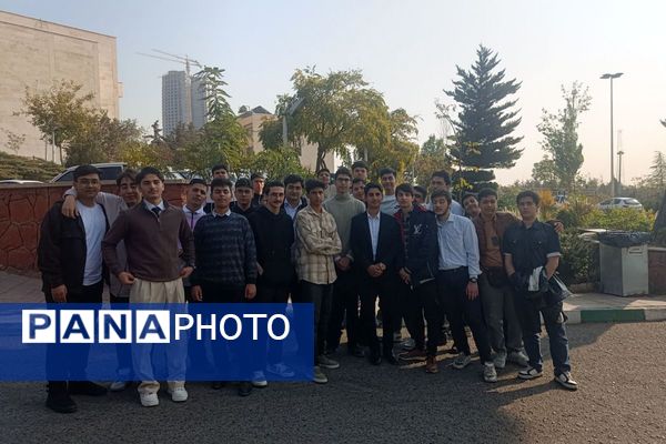 بازدید از دانشکده دندانپزشکی تهران دانش‌آموزان دبیرستان شهدای علم‌ و فناوری بهارستان دو