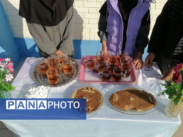 برپایی ایستگاه صلواتی در دبیرستان حاج مهدی روحانی شهرستان خلیل آباد 