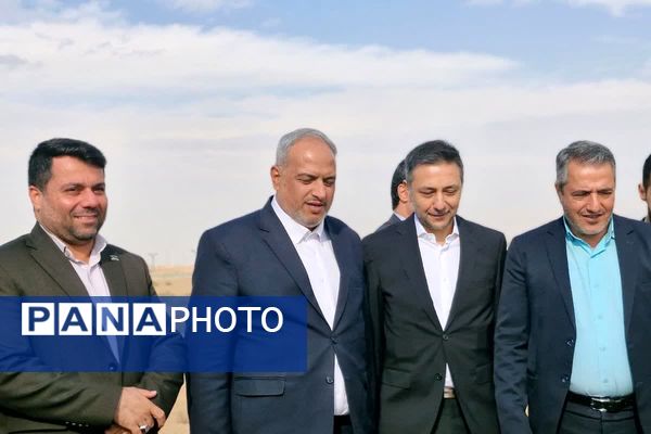 آیین کلنگ‌زنی هنرستان خیرساز هیأت امنایی در قرچک