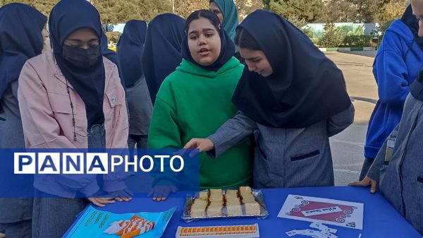  گرامیداشت دهه ریاضیات در دبیرستان آرمیتا مصلی‌ نژاد