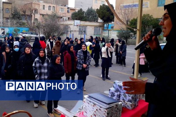 برگزاری مراسم افطار در مدرسه حضرت خدیجه ناحیه یک ری