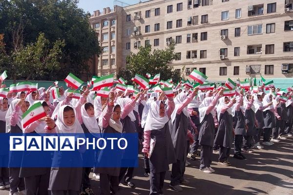 برگزاری جشن عاطفه ها در دبستان شهید عباسی ناحیه یک شهرری