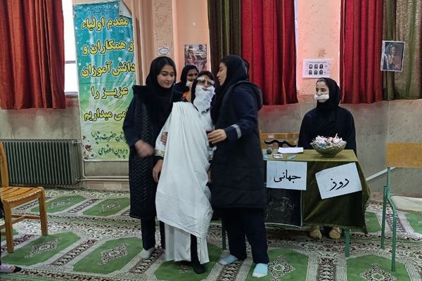 محاکمه سقراط در دبیرستان حضرت رقیه(س) ورامین