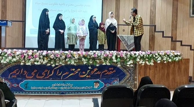مراسم تجلیل از اعضای حوزه بسیج دانش‌آموزی حضرت سمیه(س) ناحیه ۳ شیراز