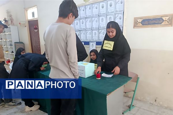 مراسم انتخابات شورای دانش آموزی در دبستان شهید رحمت الله قلعه یزدانی و آموزشگاه آیت الله اراکی