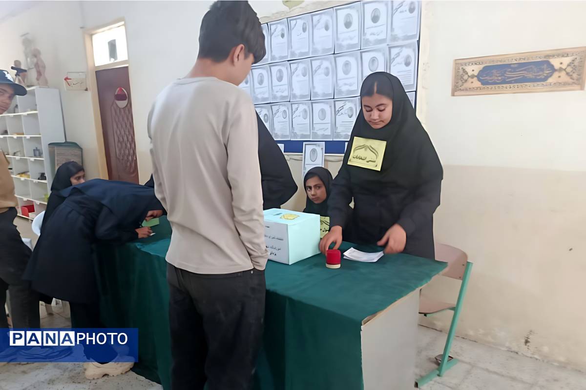 مراسم انتخابات شورای دانش آموزی در دبستان شهید رحمت الله قلعه یزدانی و آموزشگاه آیت الله اراکی