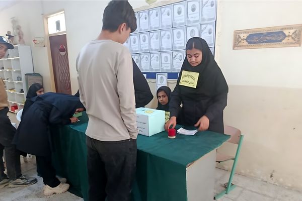 مراسم انتخابات شورای دانش آموزی در دبستان شهید رحمت الله قلعه یزدانی و آموزشگاه آیت الله اراکی