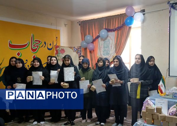تقدیر از دانش‌آموزان برتر آموزشی، پرورشی و ورزشی دبیرستان آزرم ناحیه یک مشهد 