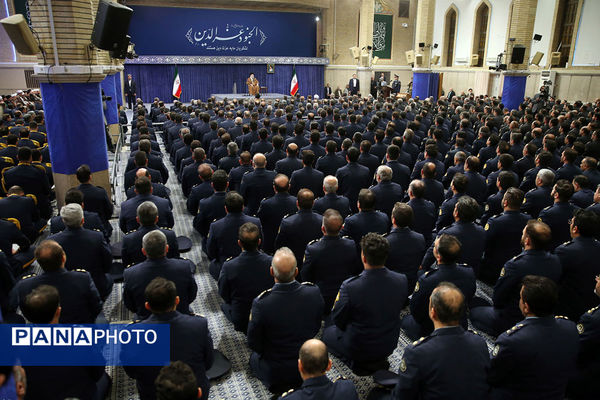دیدار جمعی از فرماندهان نیروی هوایی و پدافند هوایی ارتش جمهوری اسلامی ایران با مقام معظم رهبری