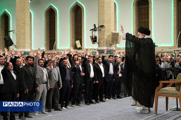 دیدار جمعی از معلمان با رهبر معظم انقلاب