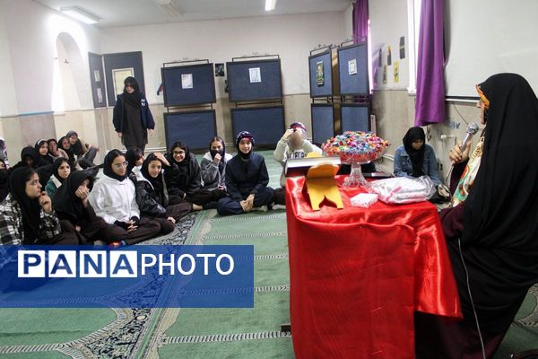 جشن و مولودی‌خوانی میلاد حضرت زهرا(س) در هنرستان آفرینش پردیس 