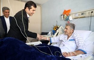 عیادت وزیر ورزش از مدافع با سابقه فوتبال ایران