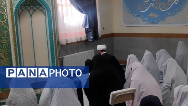 عطر بندگی در مدرسه اقامه نماز جماعت