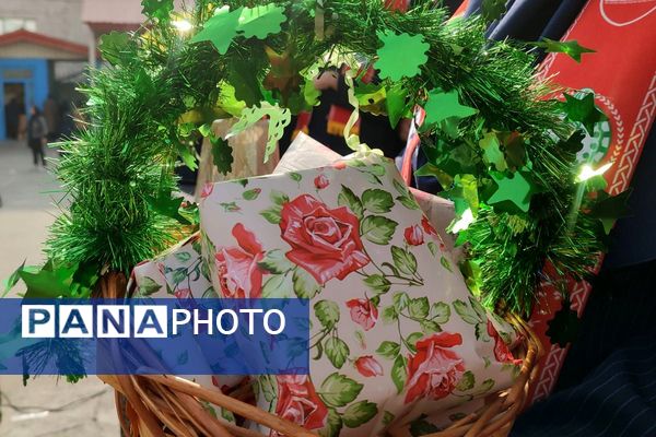 شور وشوق دانش‌آموزان در برنامه صبحگاهی مدرسه مریم بهارستان دو